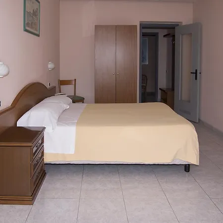 Hotel Cristallo 3*